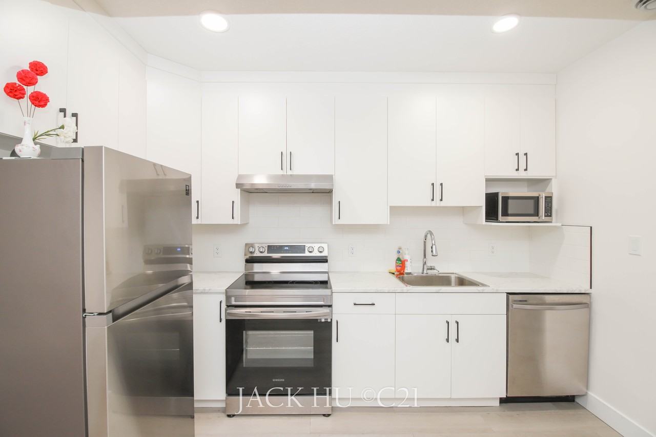 10746 75 Avenue Northwest - Photo 2 of 13