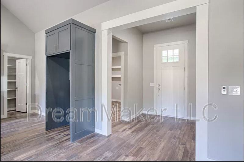 3135 Se 34th St - Photo 3 of 10