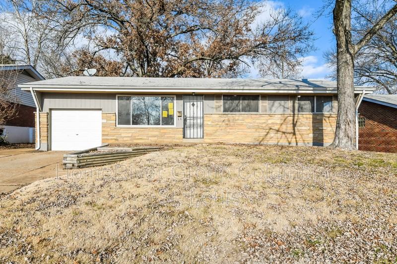 2415 Castle Dr - Photo 2 of 19