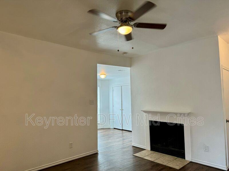 1112 Holly St - Photo 3 of 20