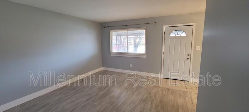 21156 Woodward St - Photo 2 of 18