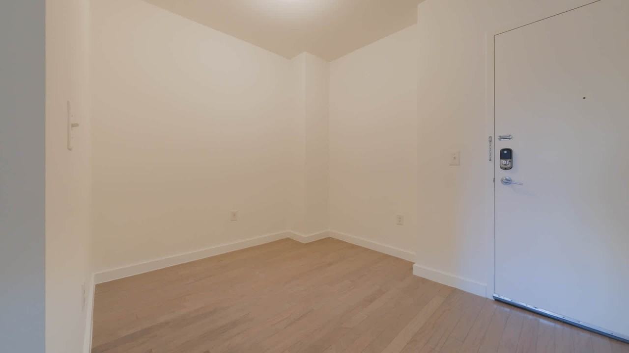 Madox - Photo 2 of 50