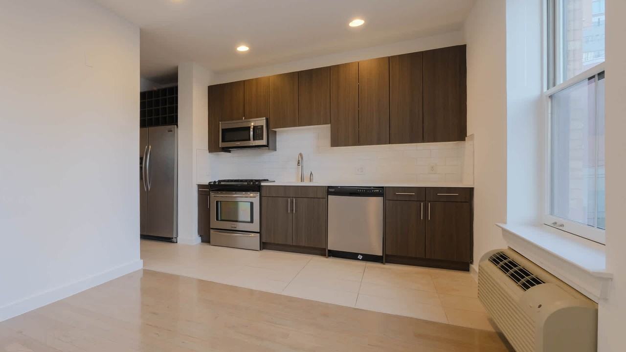 Madox - Photo 3 of 50