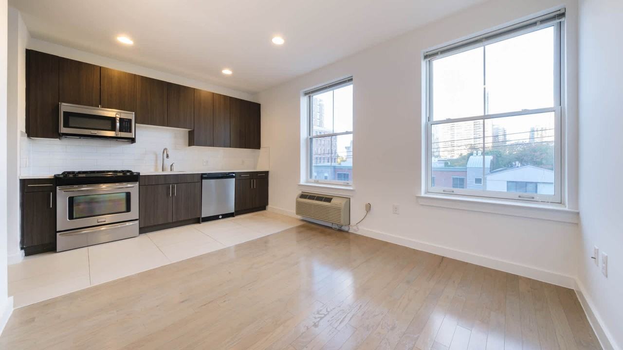 Madox - Photo 5 of 50