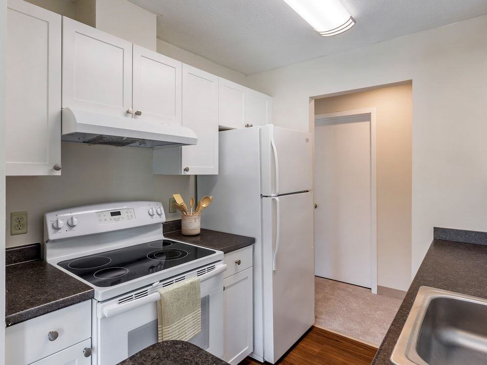 eaves Burlington - Photo 7 of 33