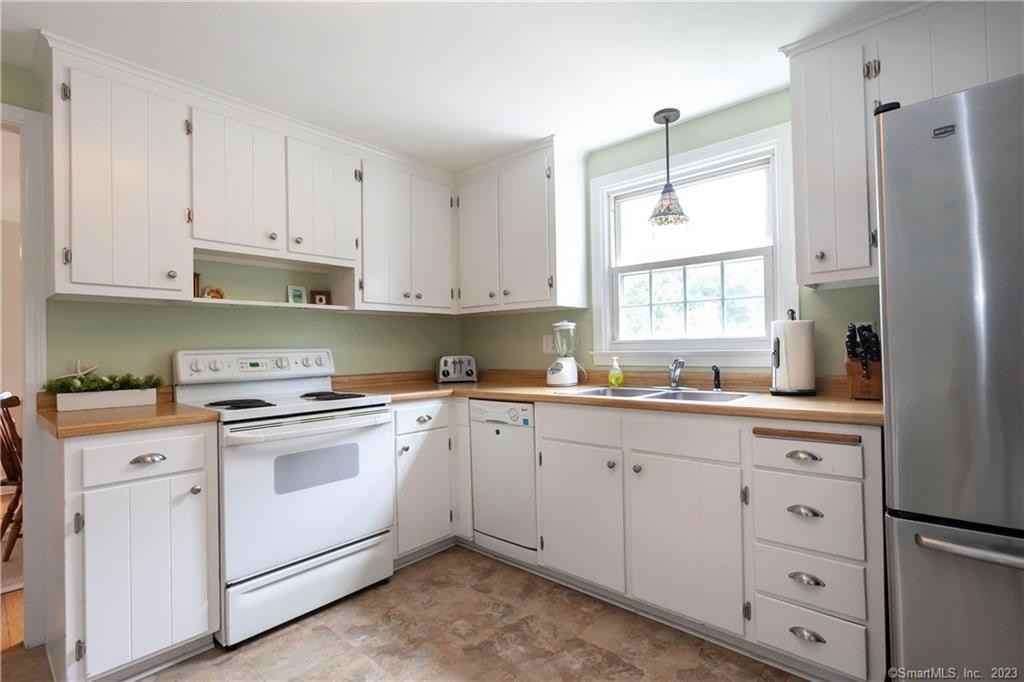 26 Deepwood Road - Photo 2 of 12