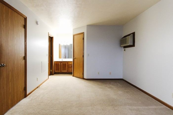 22150 Maple Ct #512 - Photo 3 of 6