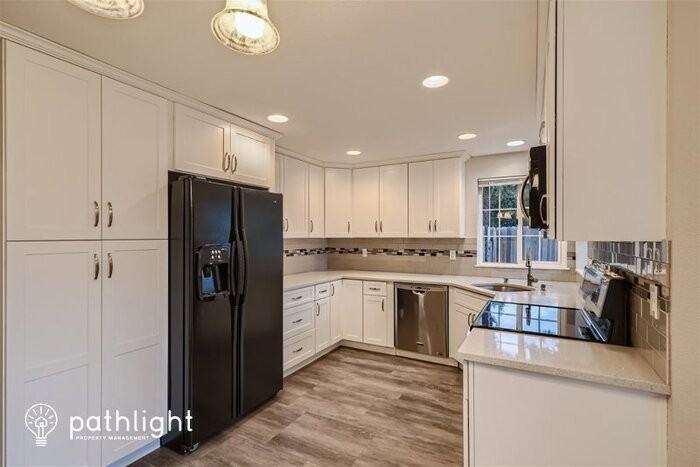 13806 Ne 47th St - Photo 2 of 18