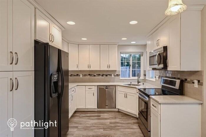 13806 Ne 47th St - Photo 3 of 18