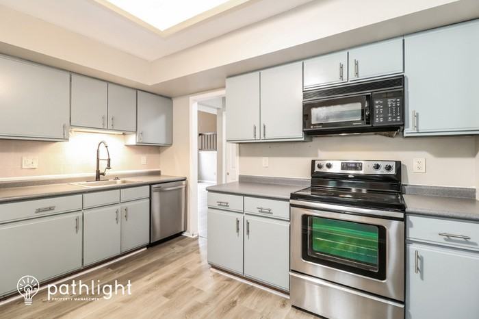 25 Pebble Dr - Photo 2 of 20