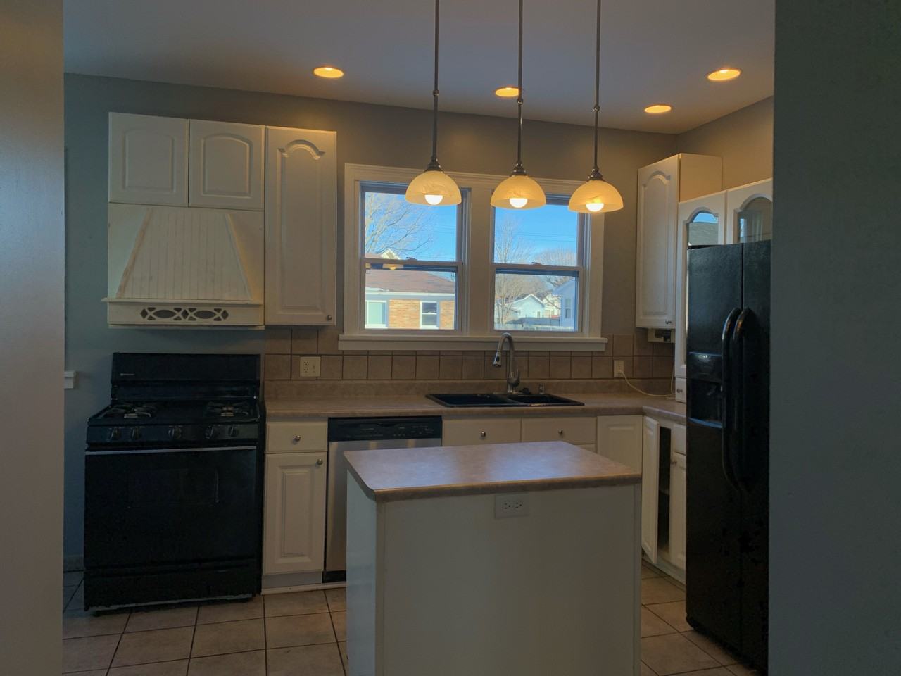 1018 S Main St #NA - Photo 2 of 12