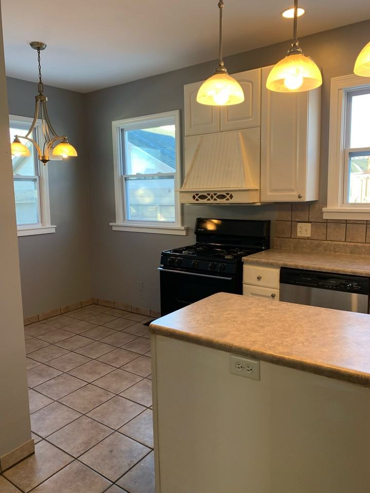 1018 S Main St #NA - Photo 3 of 12
