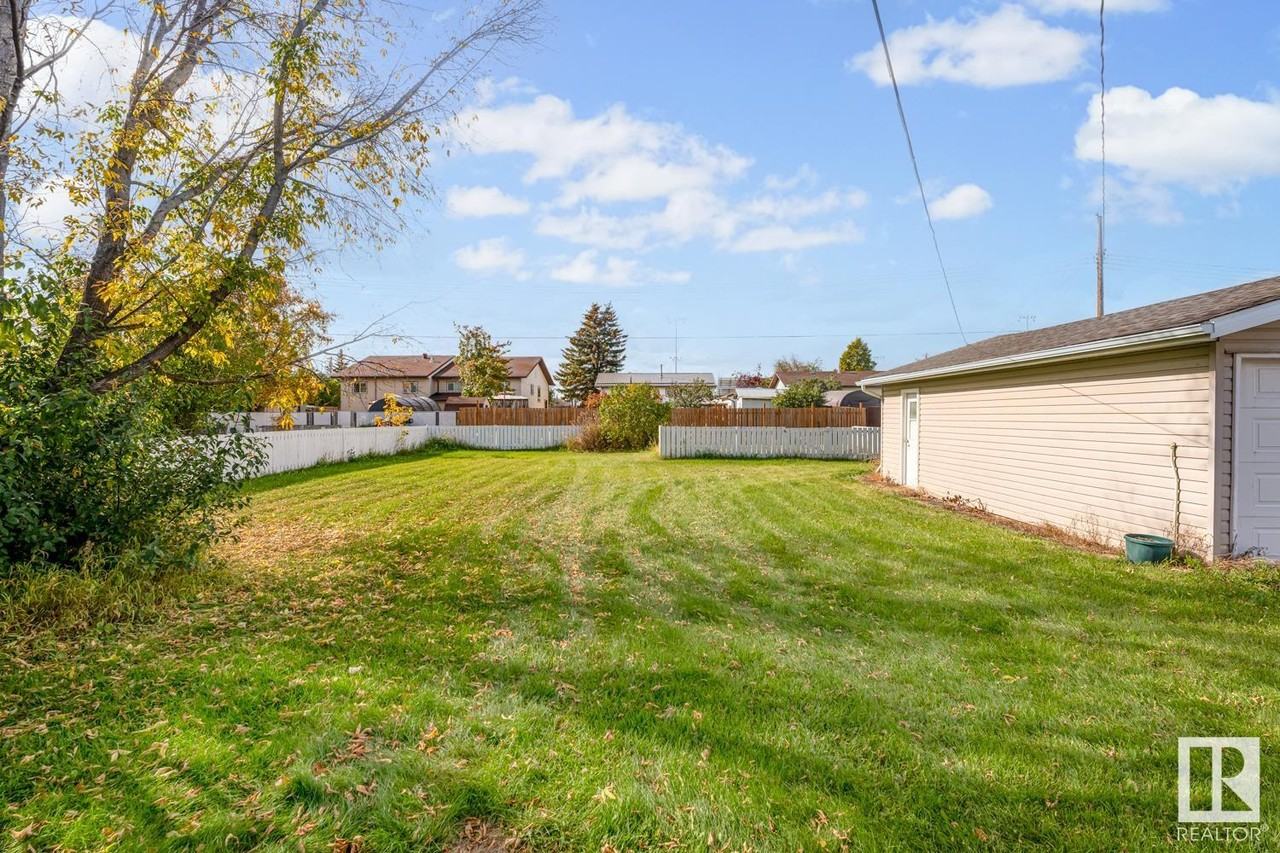 4706 45 St #1 - Photo 3 of 11