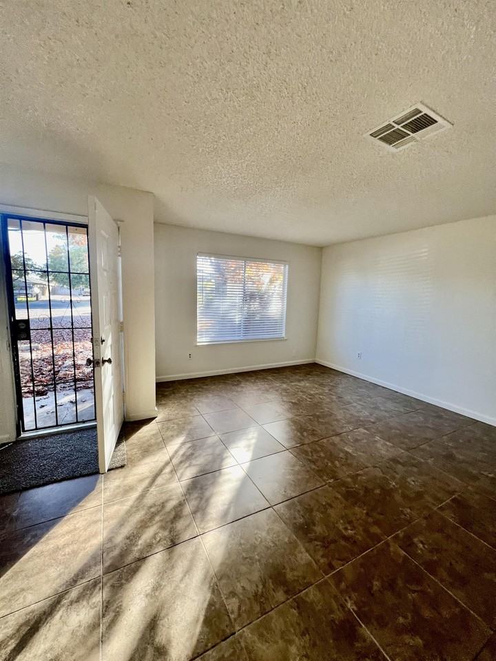 3024 W Pontiac Way #104 - Photo 2 of 13