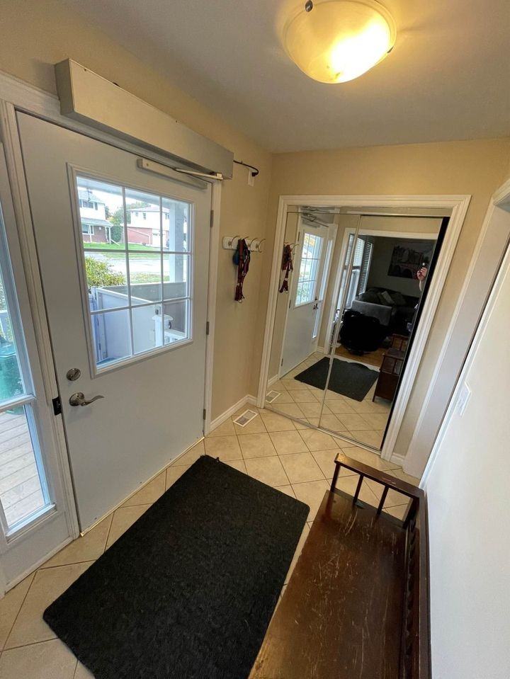 678 Burnham St Uppr - Photo 3 of 9