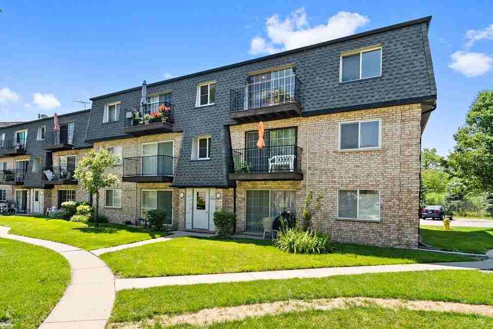 9456 Bay Colony Dr #3N