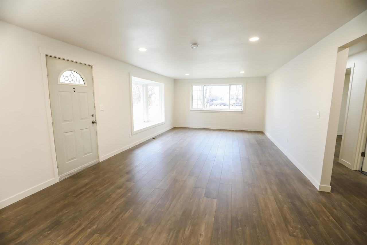 5113 N Mcdonald Rd #1 - Photo 4 of 14