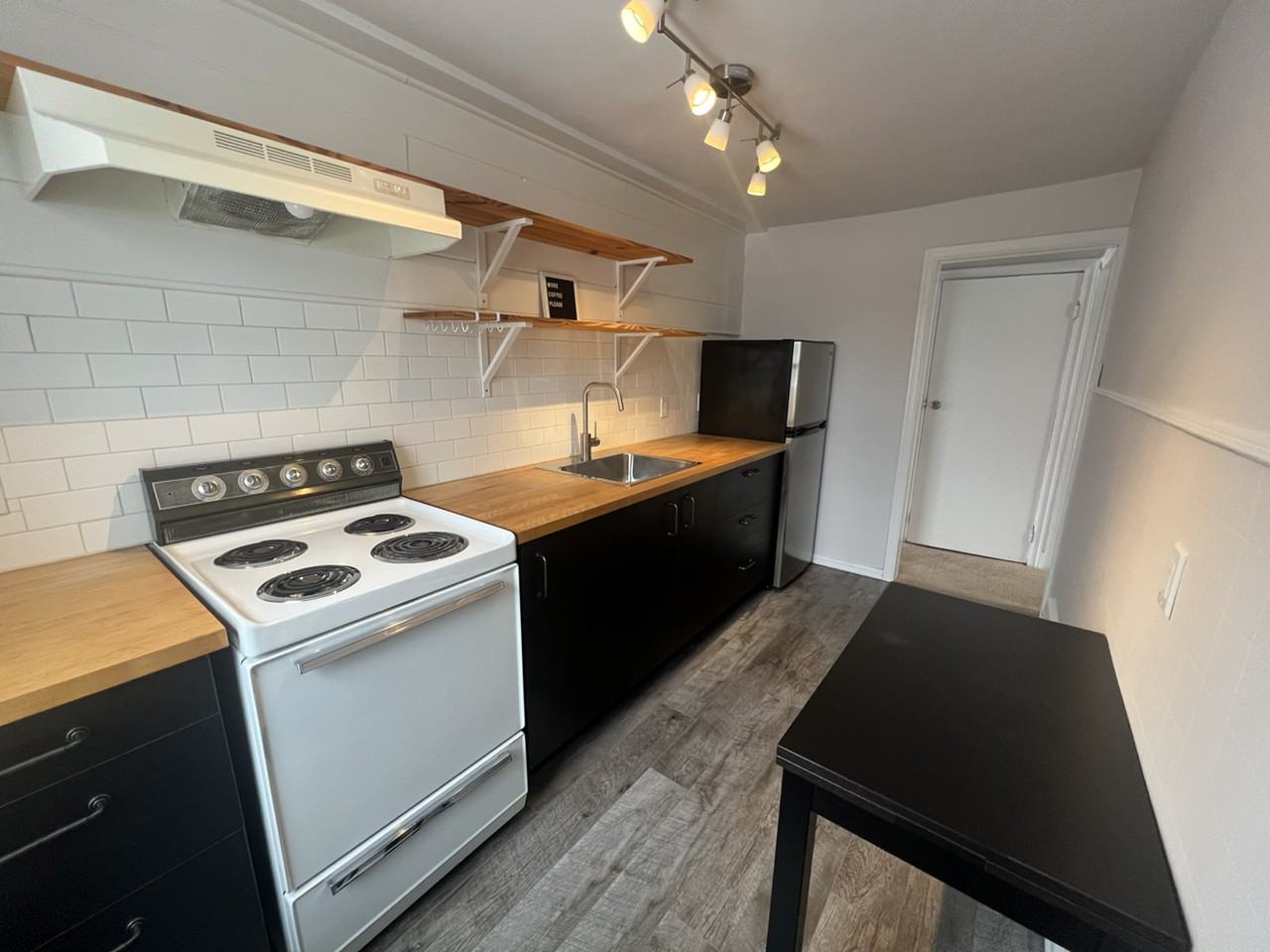 791 Upper Wellington St - Photo 2 of 13