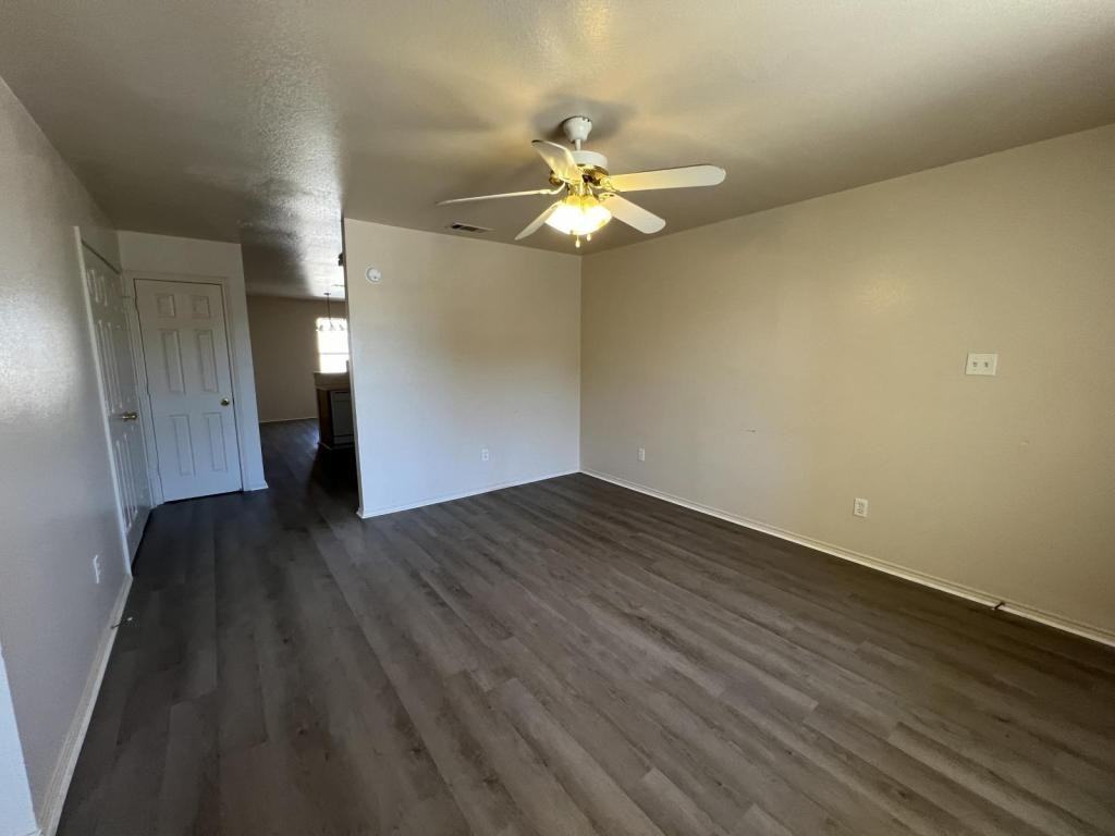 3407 Toledo Dr Apt C - Photo 3 of 11