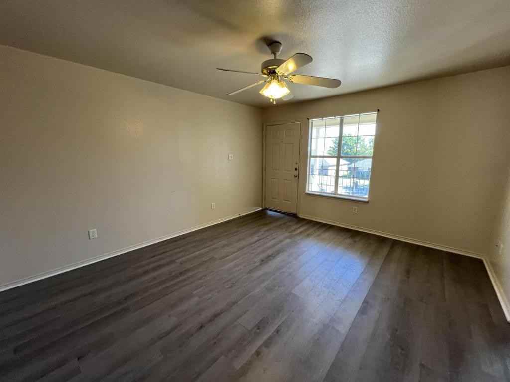 3407 Toledo Dr Apt C - Photo 4 of 11