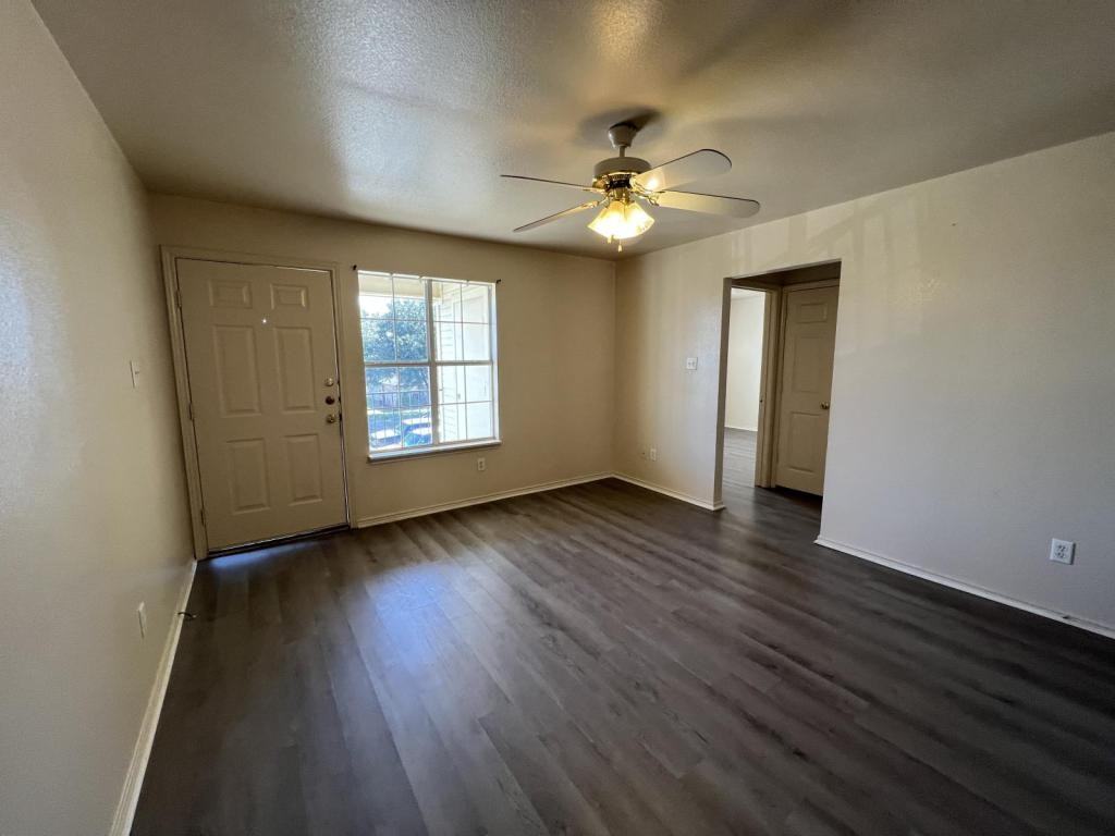 3407 Toledo Dr Apt C - Photo 5 of 11