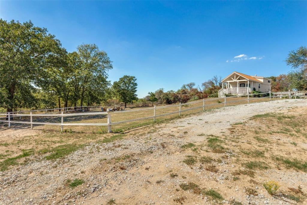 169 County Road 3672 - Photo 3 of 27