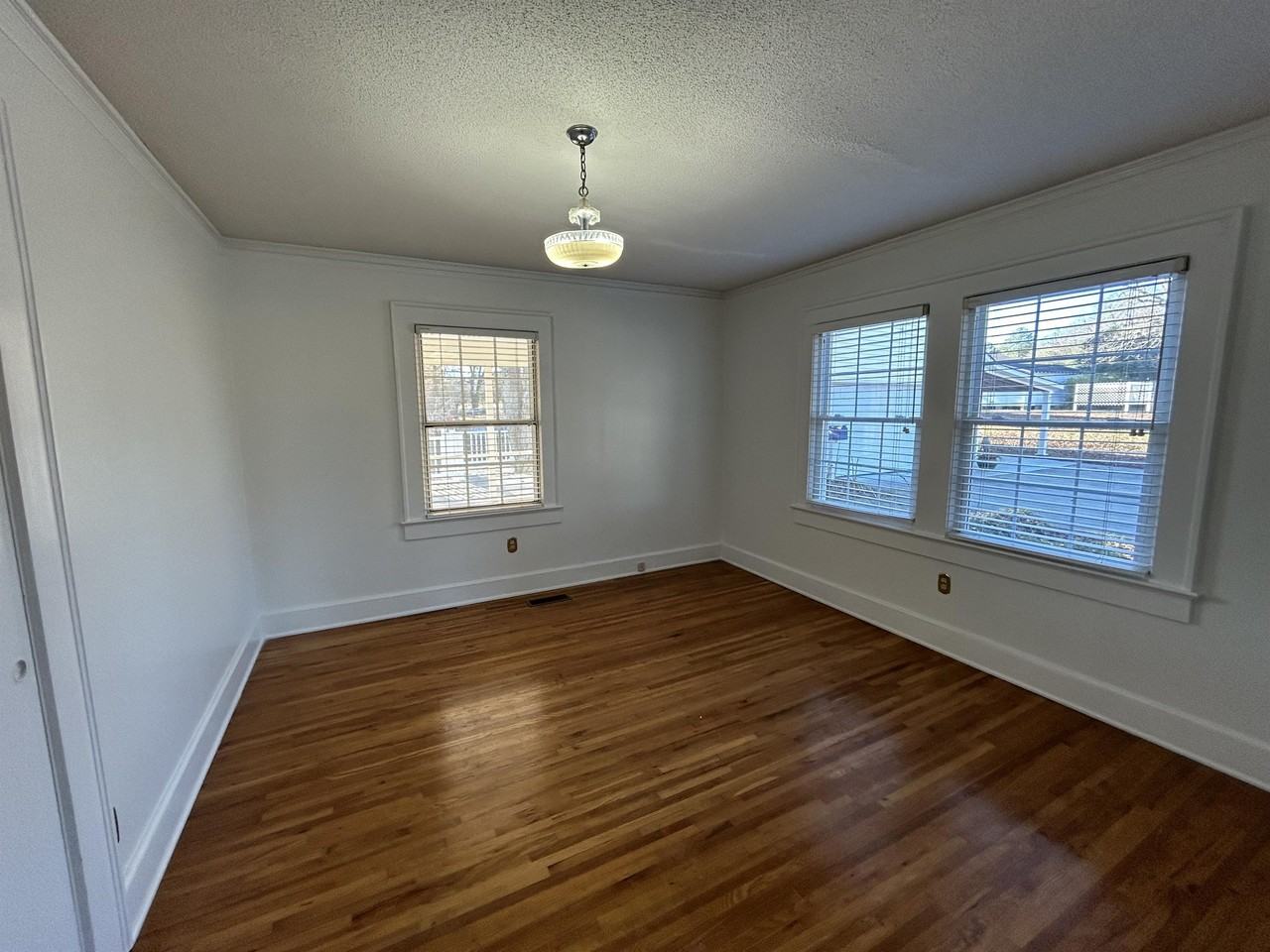 630 College St - Photo 2 of 21