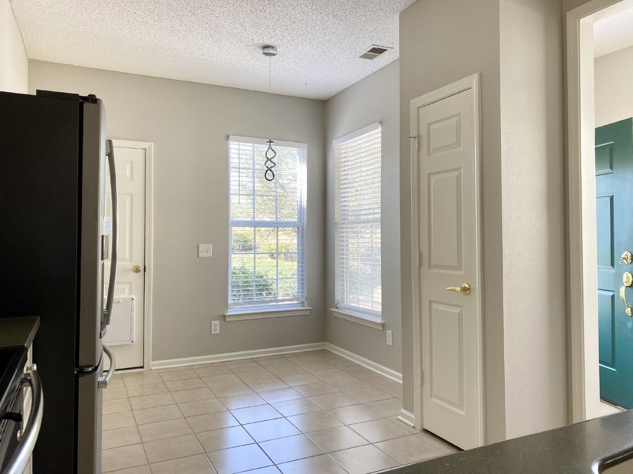565 Colonel Thomas Heyward Rd - Photo 3 of 19