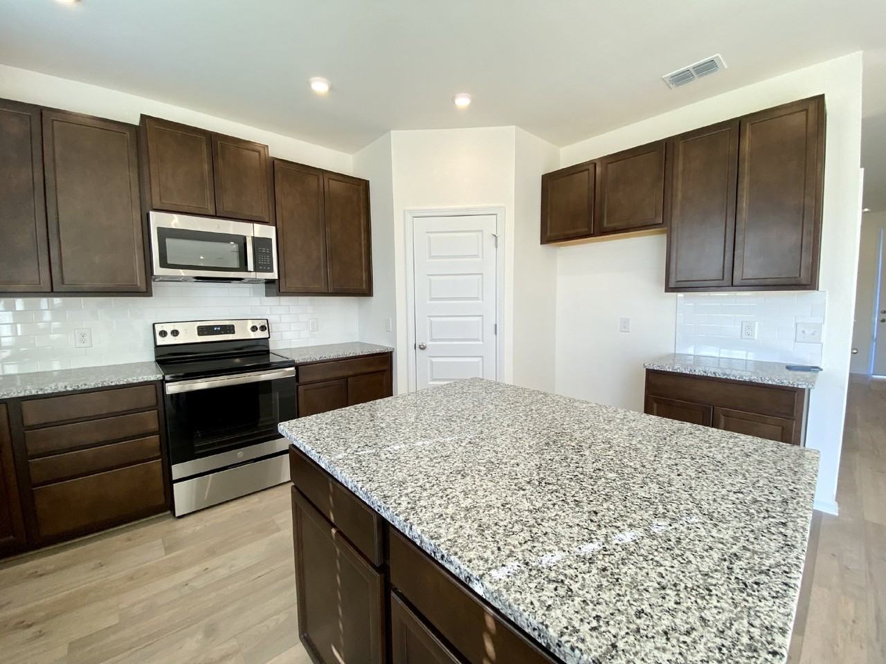 82 Mainland Lakes Dr - Photo 5 of 20