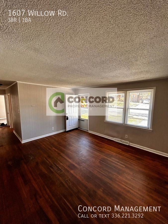 1607 Willow Rd - Photo 2 of 16