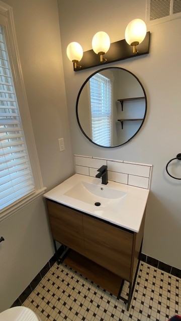 8022 W Center St Lowr - Photo 6 of 20