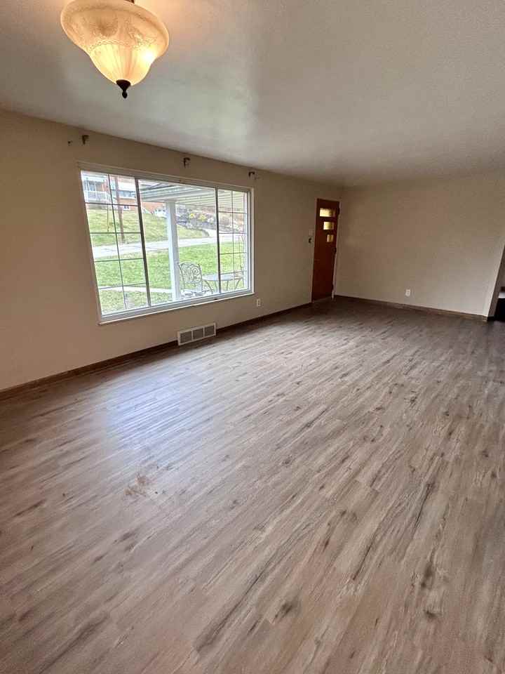 7 Carol Pl #NA - Photo 2 of 17