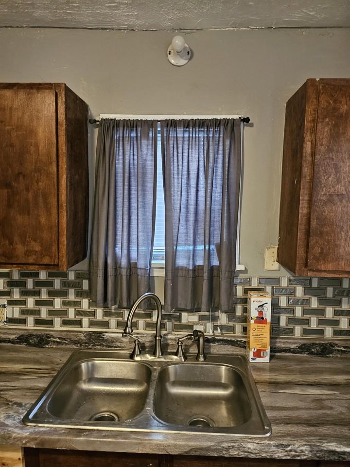 870 Crawford St #1 - Photo 2 of 6