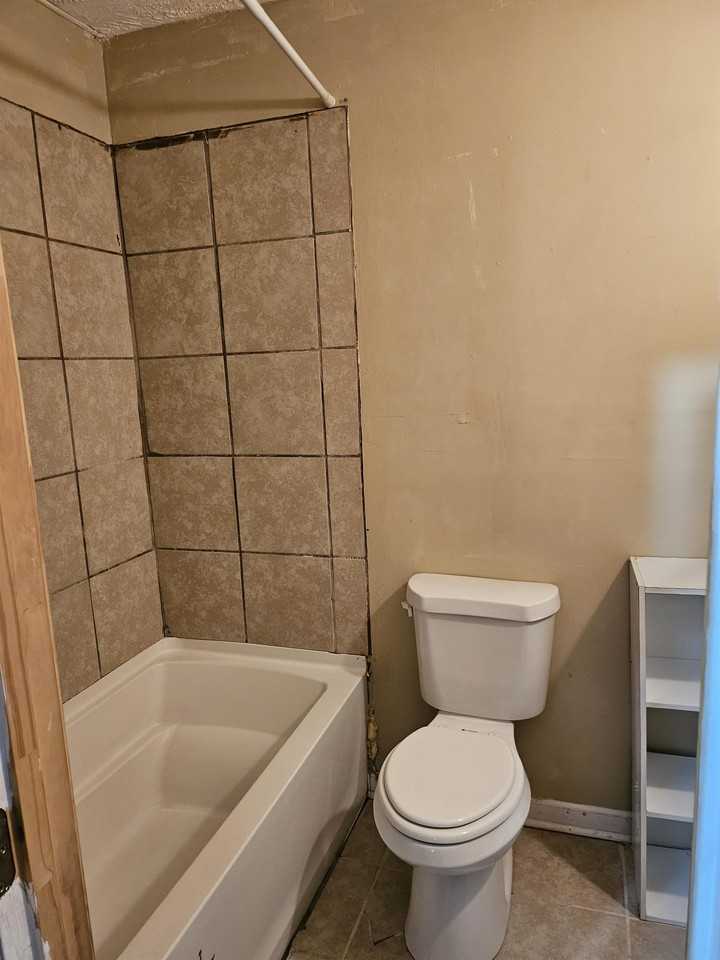 870 Crawford St #1 - Photo 5 of 6