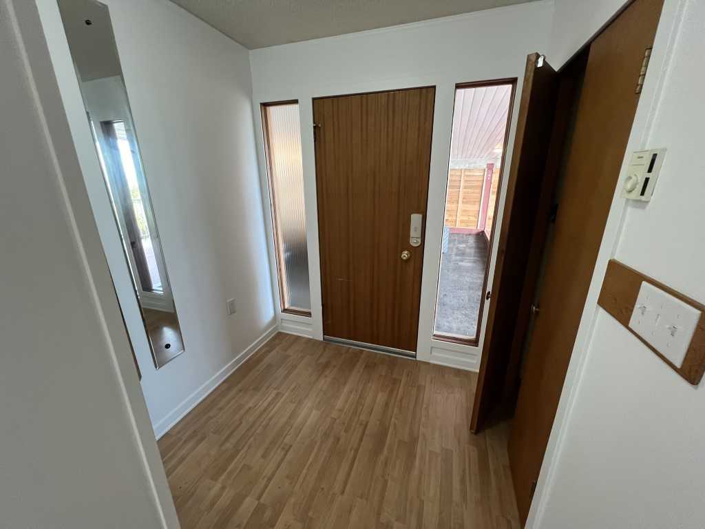 10143 Victoria Rd Uppr - Photo 3 of 28