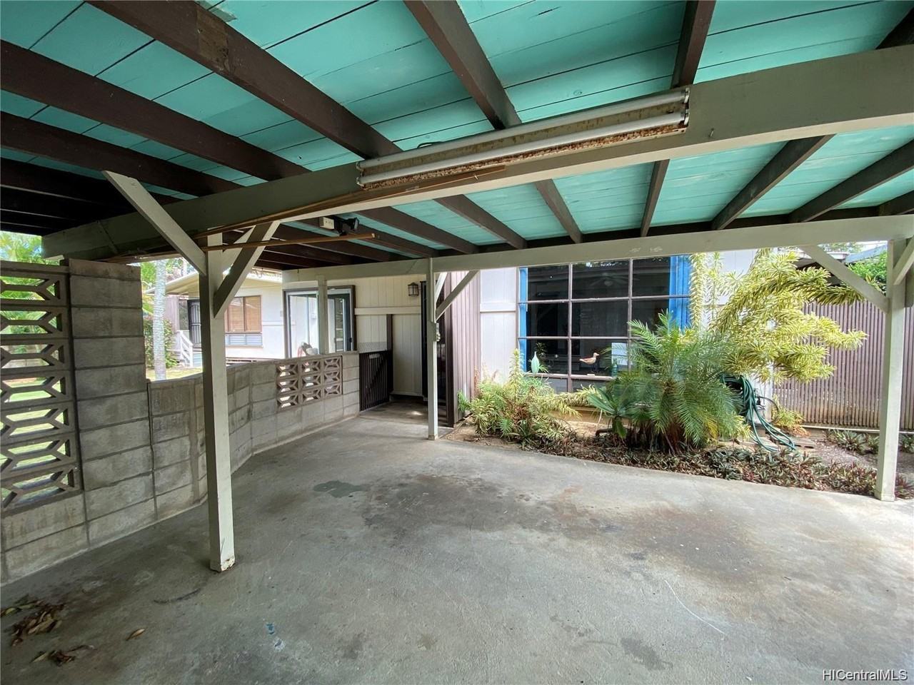 Olomana St, 557 Main House Apartments 557 Olomana St, Kailua, HI