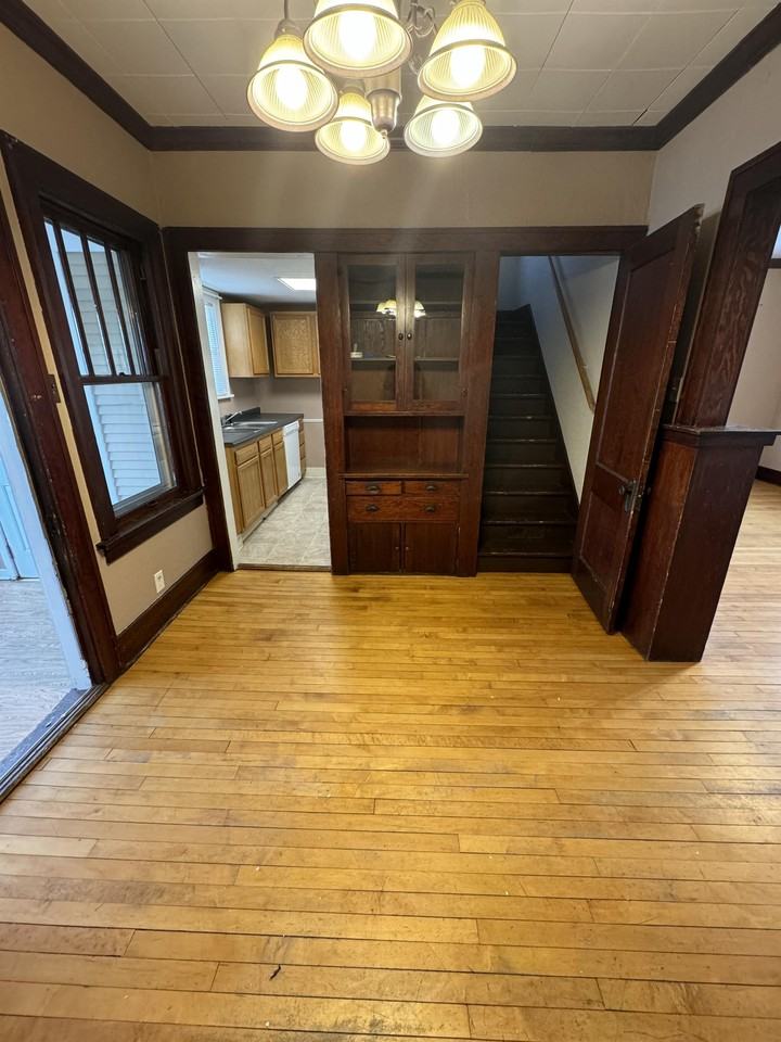 1401 S Duluth Avenue - Photo 2 of 7