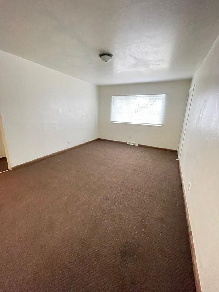 8746 W Carmen Ave #2 - Photo 4 of 8