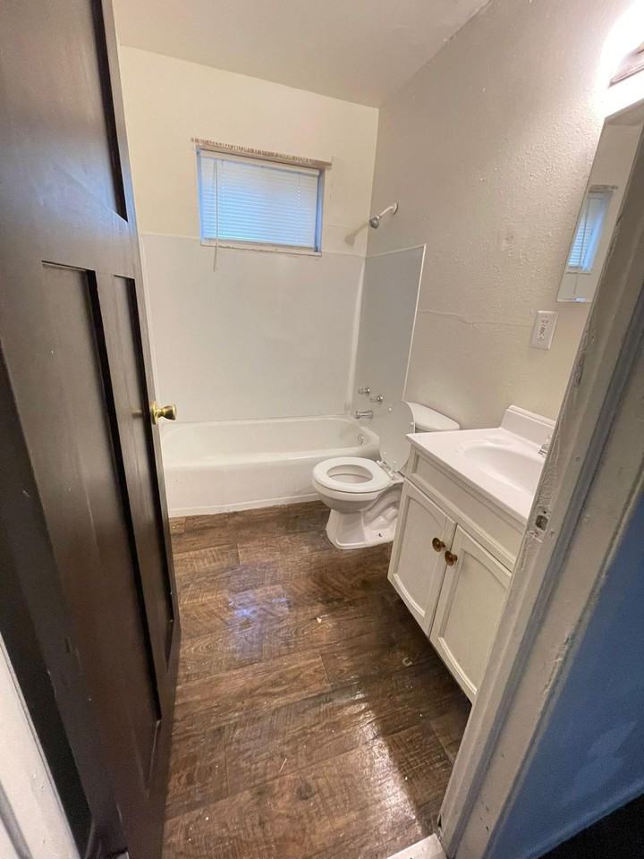 8746 W Carmen Ave #2 - Photo 3 of 8