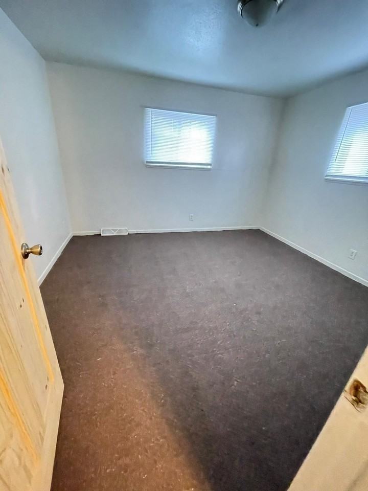 8746 W Carmen Ave #2 - Photo 6 of 8