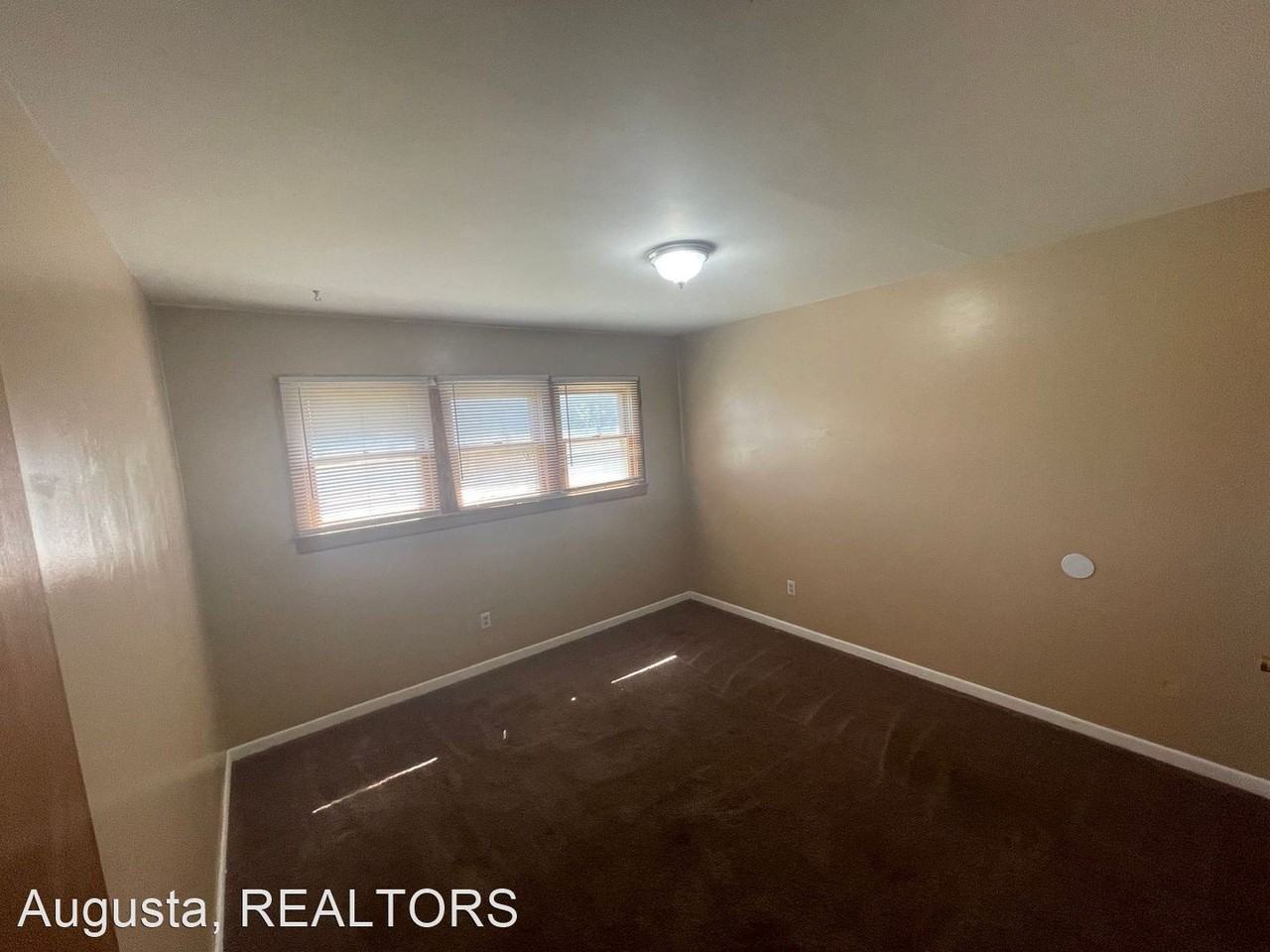 3325 Russell Ave - Photo 3 of 13