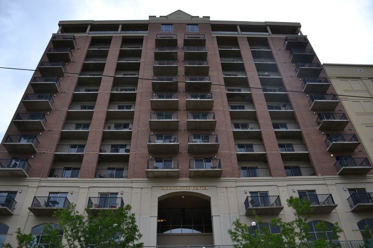 215 W College 806 - Photo 2 of 10