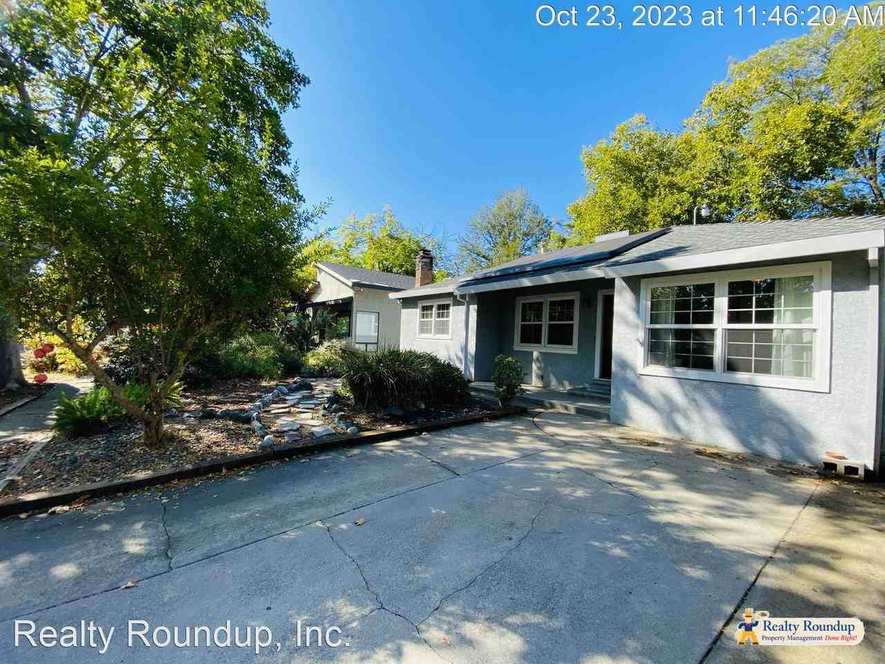 1856 52nd St - Photo 2 of 22