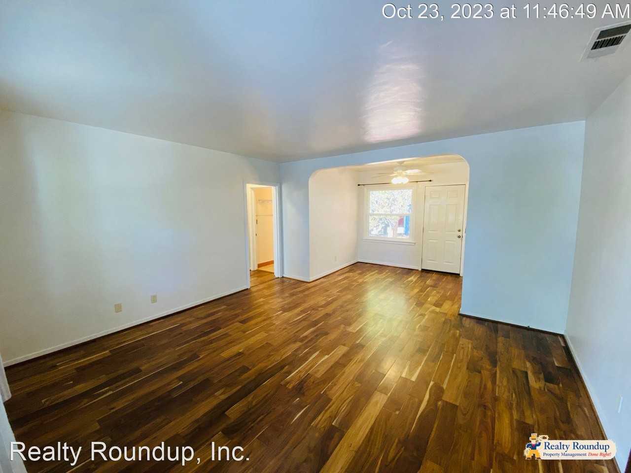 1856 52nd St - Photo 3 of 22