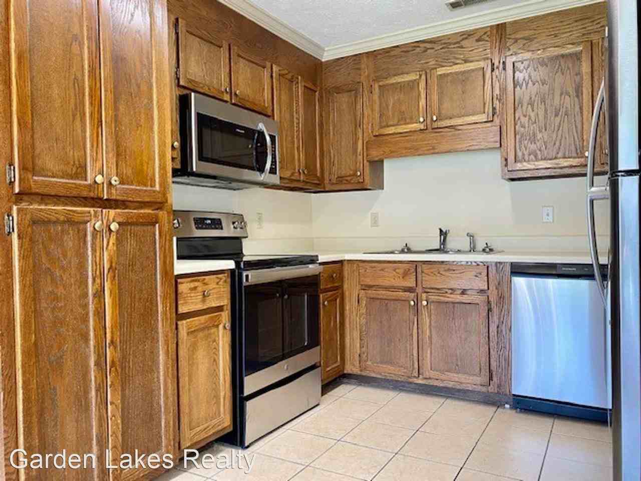 55+ Senior Living Community - Photo 2 of 4