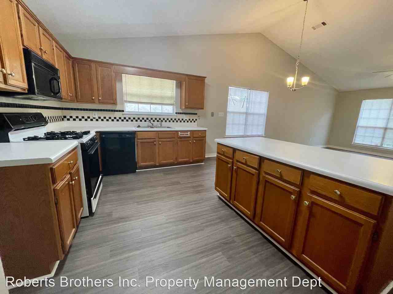 637 Spring Lake Dr W - Photo 2 of 15