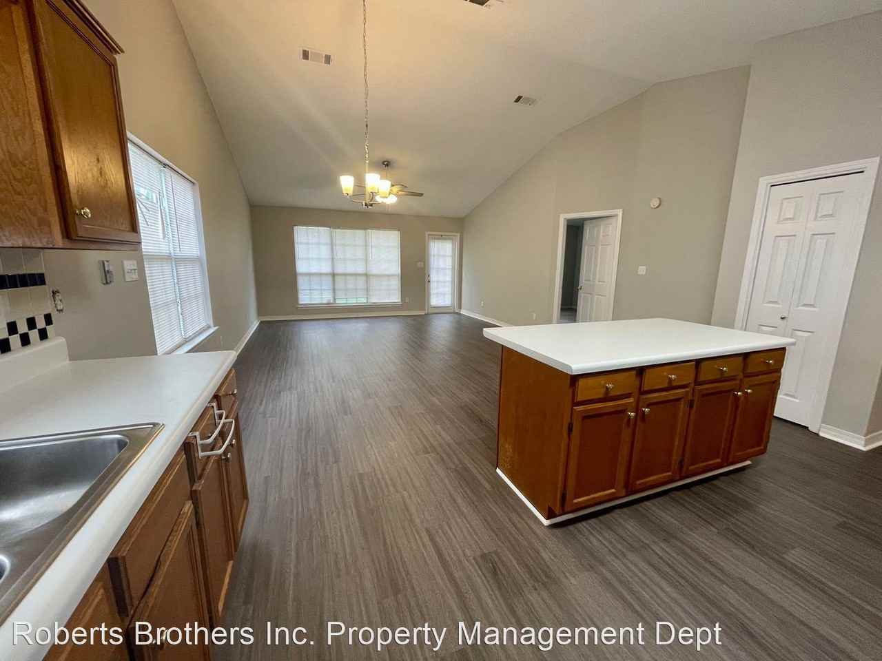 637 Spring Lake Dr W - Photo 3 of 15