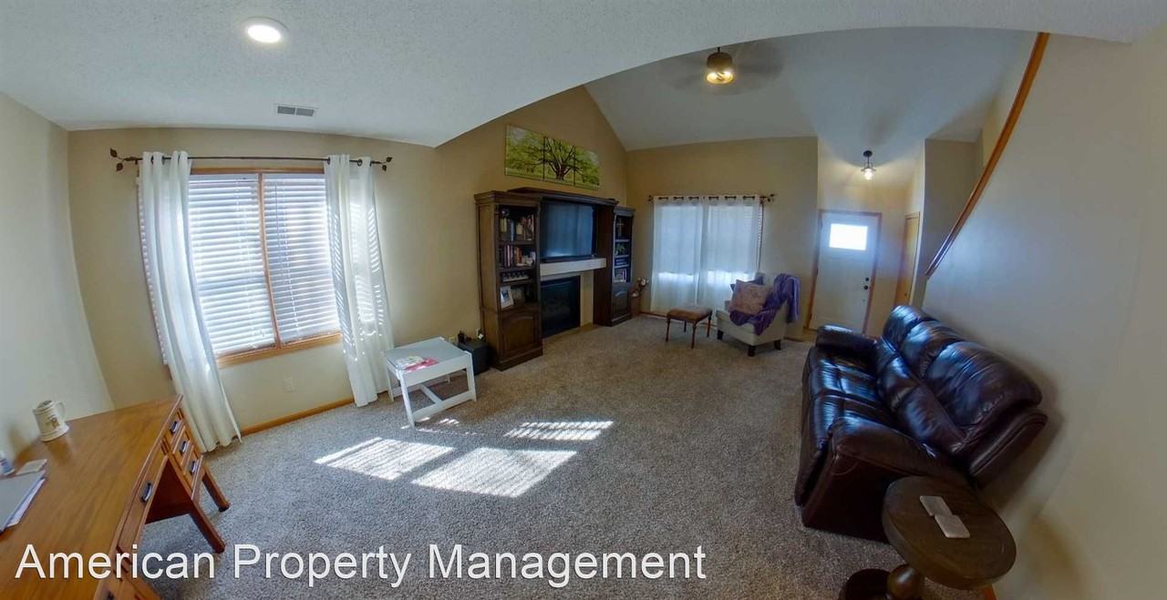 1845 Concord Ln - Photo 3 of 13