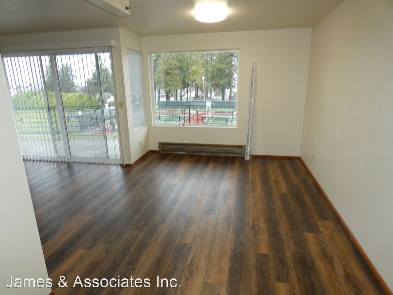 The Highlander 828 E 4th Street - Photo 2 of 14