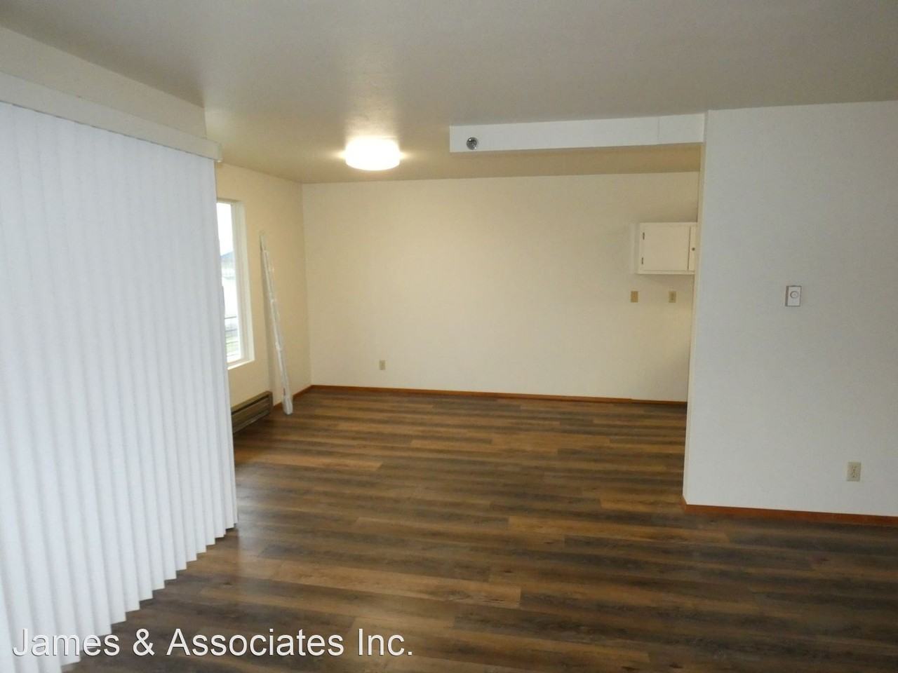 The Highlander 828 E 4th Street - Photo 3 of 14